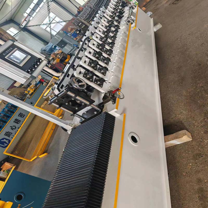 लाइट स्टील प्रोफाइल कील रोल बनाने की मशीन