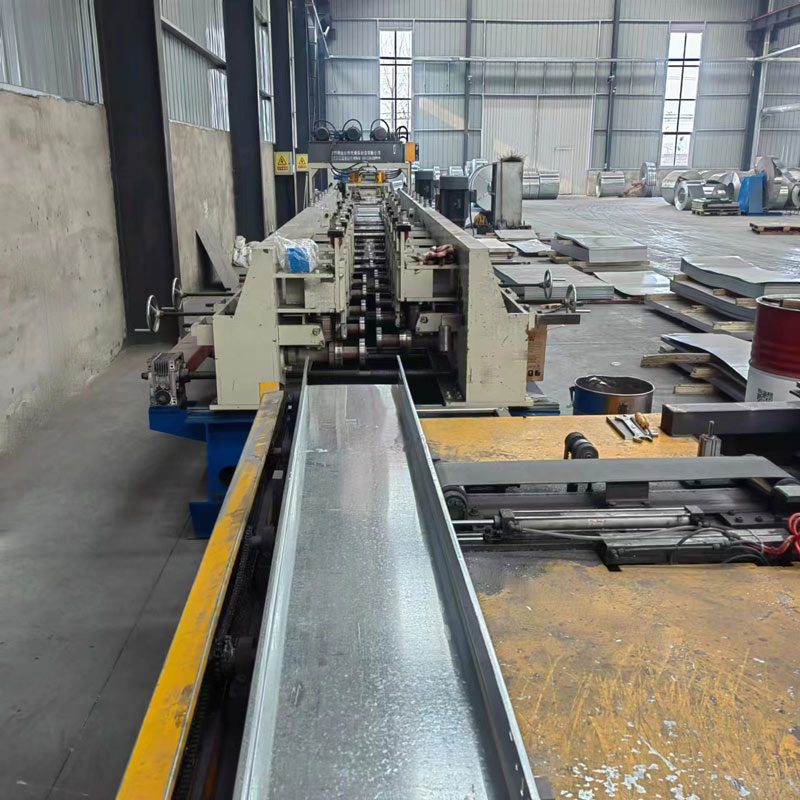 آلة تشكيل المعادن الصغيرة