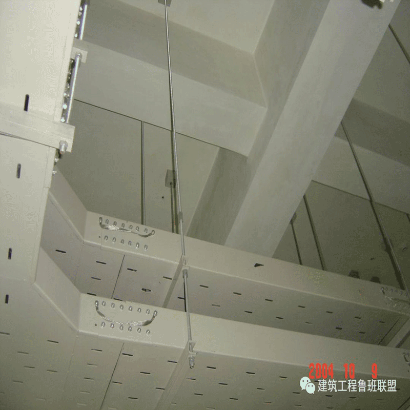 آلة تشكيل علبة الكابلات 800 مم