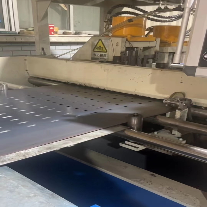 100mm-800mm Punching Cable Tray Forming Machine