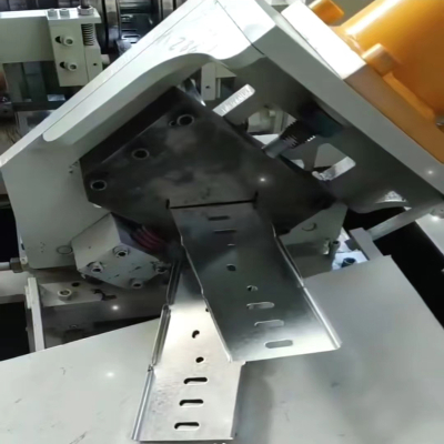 केबल ट्रे एल्बो साइड उत्पादन लाइन