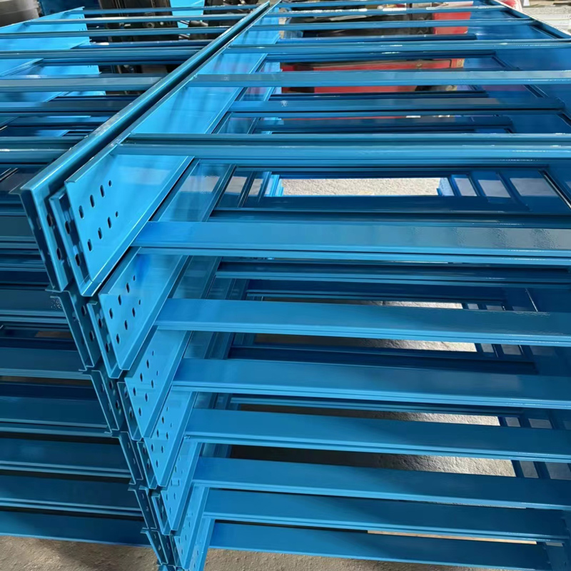 Máquina para bandeja de escada de cabos