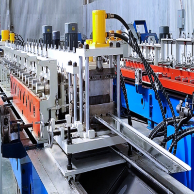 Máquina formadora de bandeja de cabos de escada