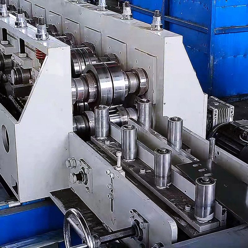 Máquina para bandeja de escada de cabos