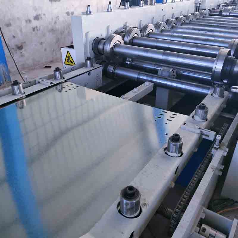 ماكينة تشكيل المعادن متوسطة الحجم