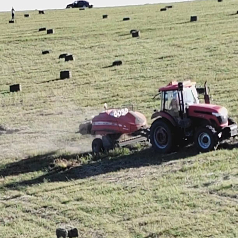 हे बेलर तीन रस्सियाँ