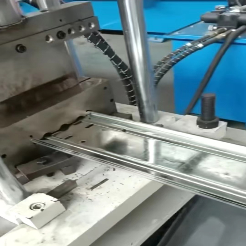 Máquina formadora de dobra a frio para escada de cabos