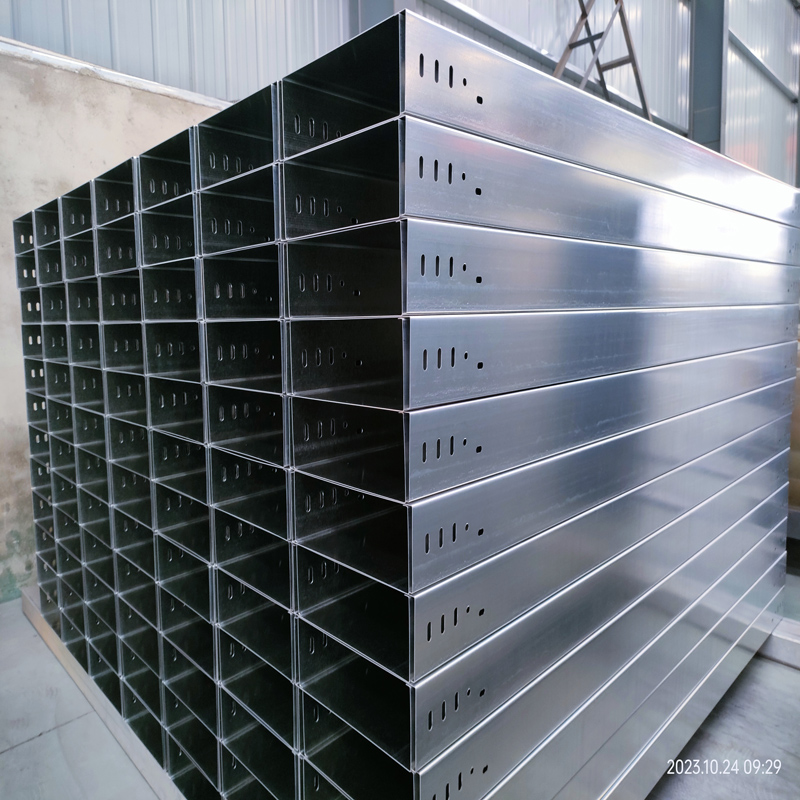 स्वचालित ट्रंकिंग और केबल ट्रे मशीन