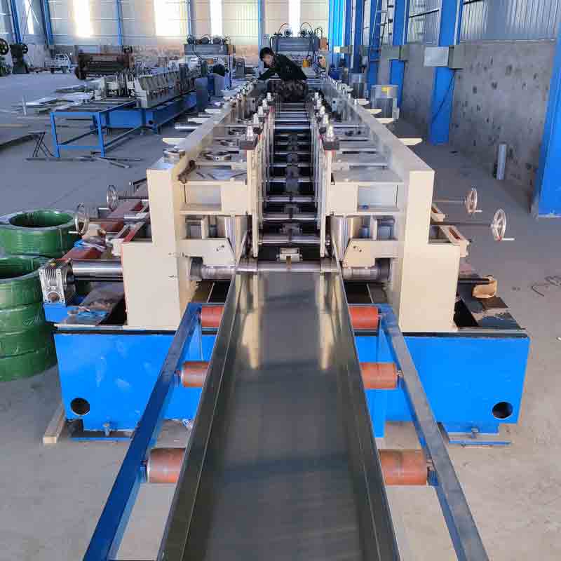 ماكينة تشكيل المعادن متوسطة الحجم