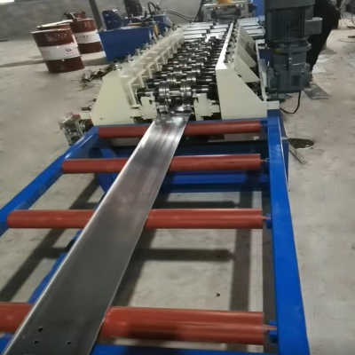 Máquina formadora de bandeja de cabos de escada