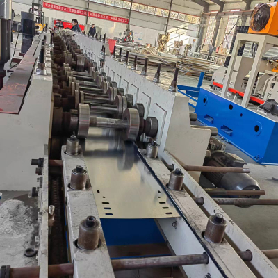 Машина для производства металлических коробов и кабельных лотков