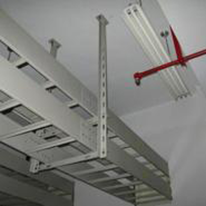 Máquina para bandeja de escada de cabos